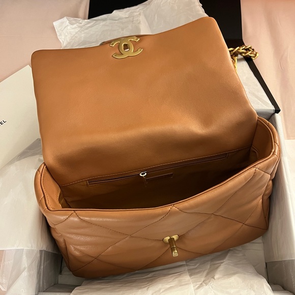 Chanel 19 Medium in Brown - Picture 2 of 14